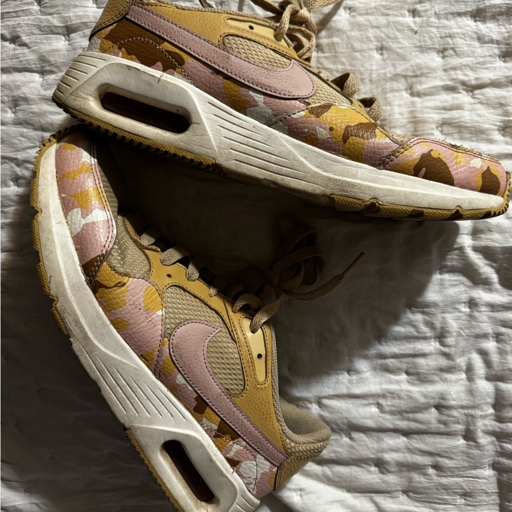 Women's Camouflage Nike Sneakers in mustard yellow and Pink